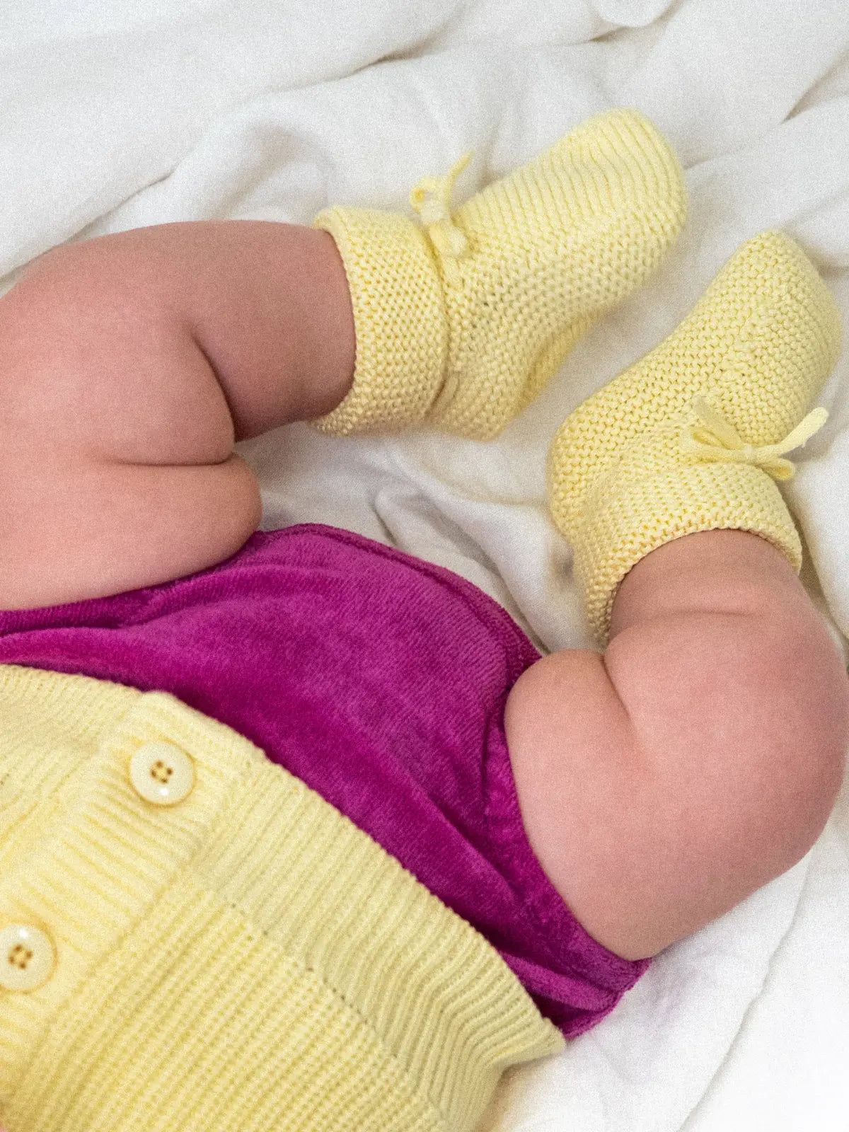 Les chaussons 0-6 mois 100% coton bio jaune banane