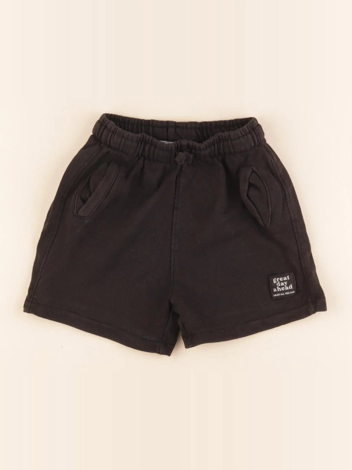 Short noir