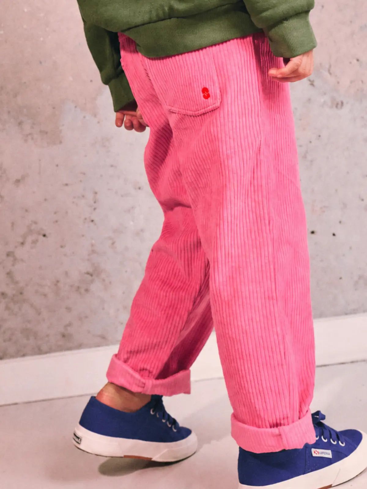Le pantalon velours rose bonbon