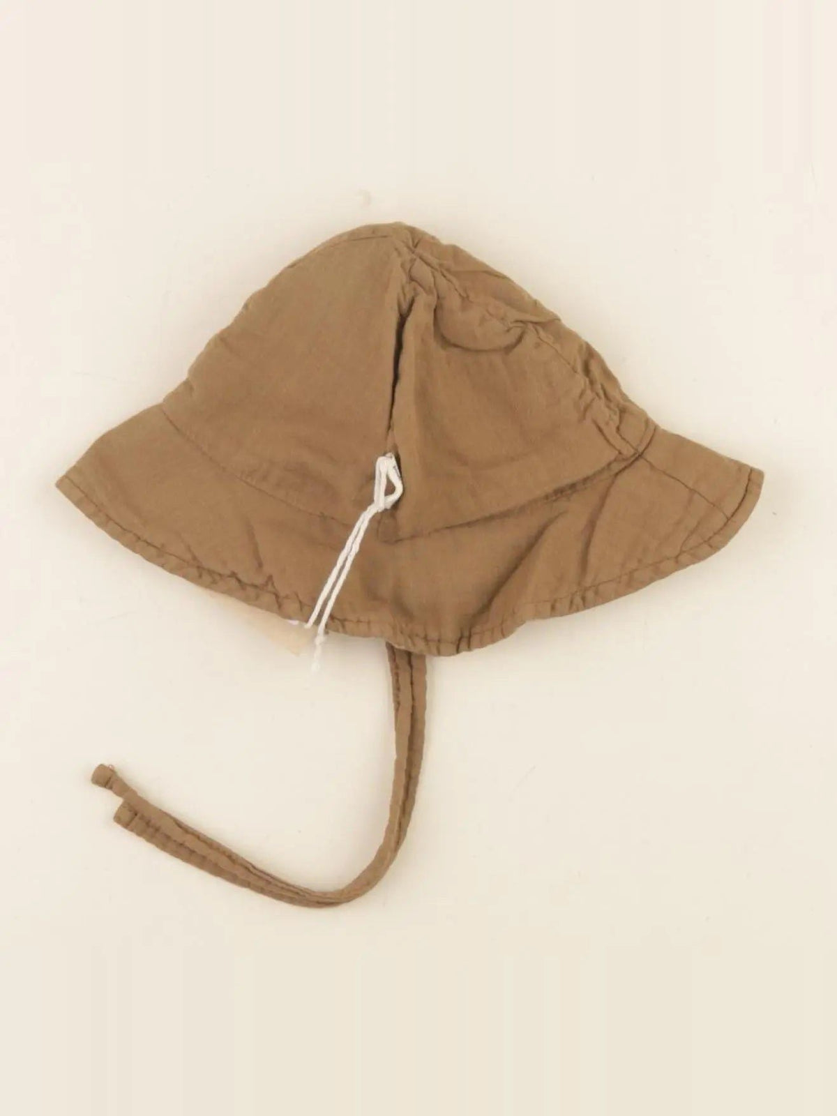 Chapeau pivoine marron toffee