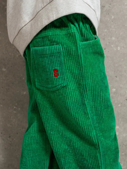 Le pantalon velours vert gazon