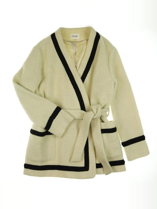 Manteau blanc, noir