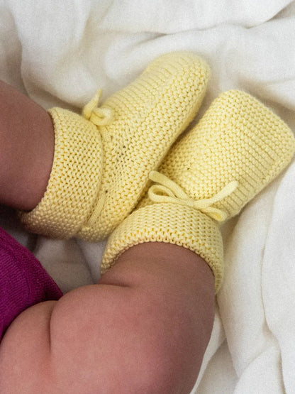 Les chaussons 0-6 mois 100% coton bio jaune banane